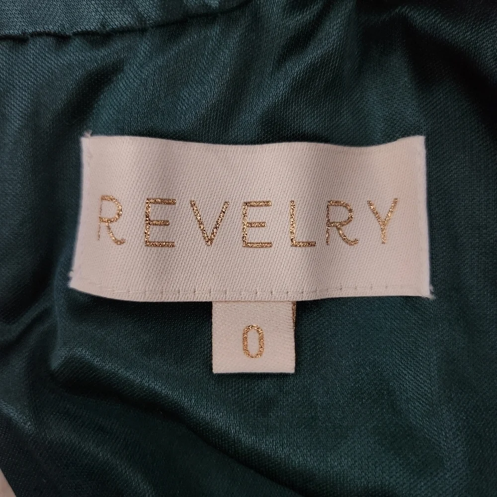 Revelry Beck Velvet Dress. Emerald. Size 0. Regular Maxi: 46 in waist to hem. Ne